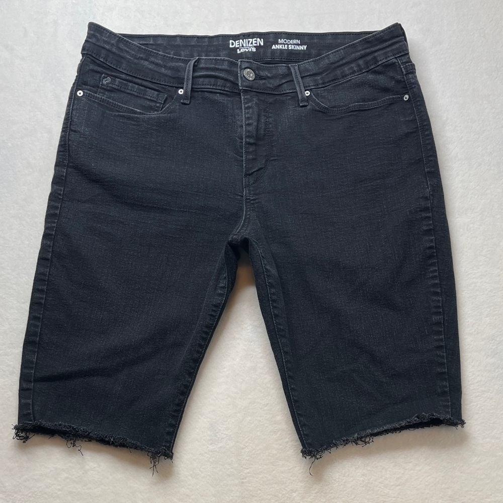 Levi's / Denizen Modern CUT OFFS  in Black WOMENS SIZE 16
